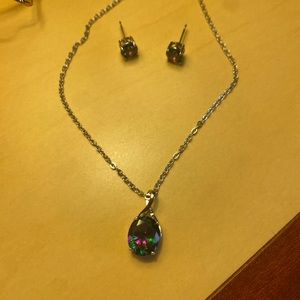Pendant necklace and earrings set.